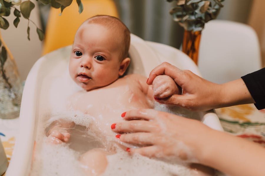 How to Tell If Bath Water Is Too Hot for Baby